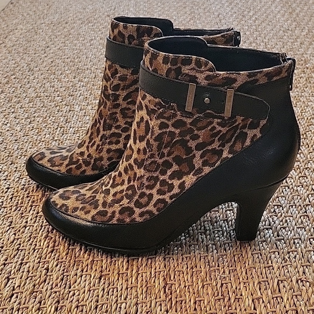 AEROSOLES leopard print bootie heels.  Size is 6.5 M .